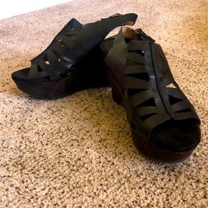 Bandolino black wedges